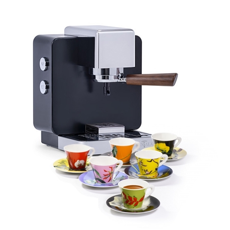 R1 nera con set di tazzine e caffè a scelta